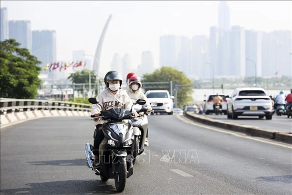 Thời tiết ngày 12/5: Bắc Bộ mưa dông, Nam Bộ nắng nóng gay gắt