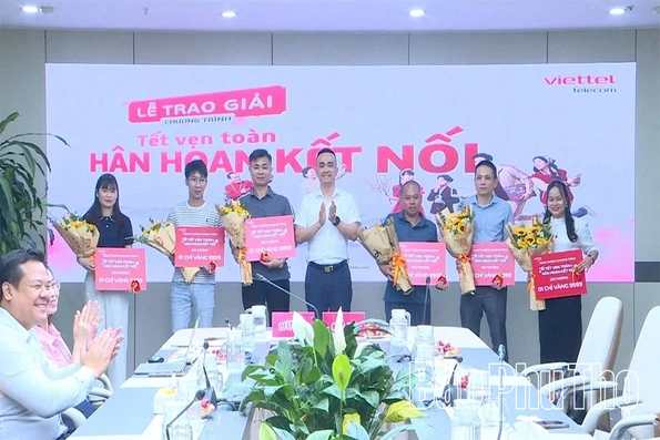 Viettel Phú Thọ tổ chức trao thưởng cho khách hàng
