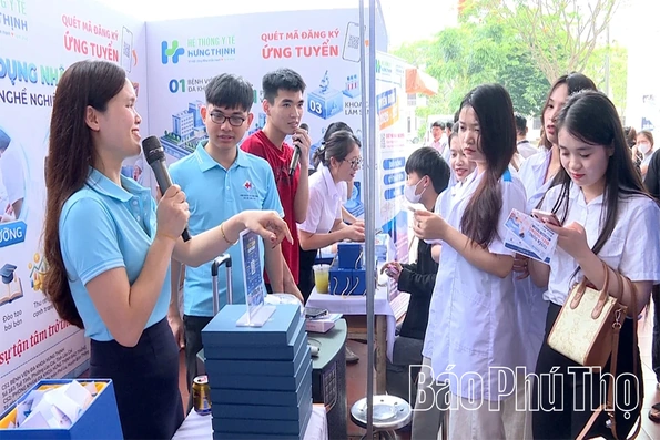 Ngày hội việc làm tại Trường Cao đẳng Y tế Phú Thọ