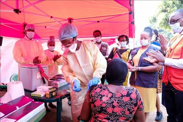 Châu Phi “báo động đỏ” trước dịch Ebola