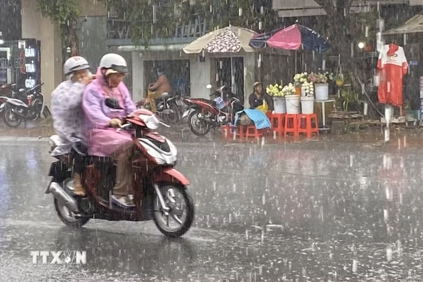Thời tiết Hà Nội sáng 30/5: Nhiều mây, có lúc mưa rào và dông