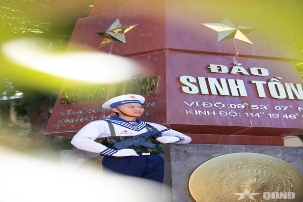 Bức ảnh gửi mẹ từ đảo Sinh Tồn