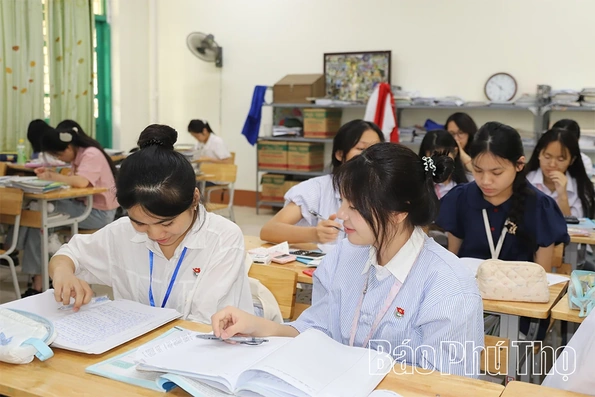 Điểm sáng trong giáo dục, chăm sóc&nbsp;toàn diện cho&nbsp;học sinh dân tộc thiểu số