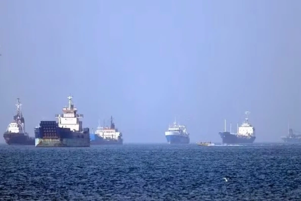 Xung đột tại Trung Đông: Iran cho phép một số tàu đi qua eo biển Hormuz