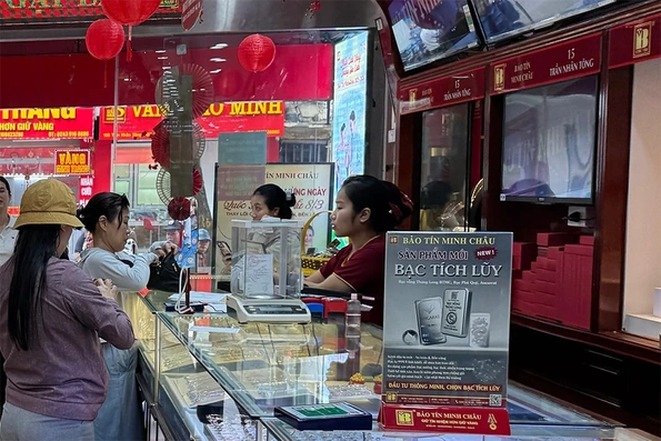 Giá vàng hôm nay 2/6/2026: Thế giới rơi thẳng đứng, trong nước áp lực giảm mạnh