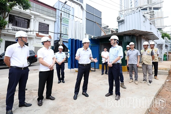 Phó Chủ tịch UBND tỉnh Vũ Việt Văn kiểm tra tiến độ thi công dự án nhà ở xã hội khu vực Việt Trì