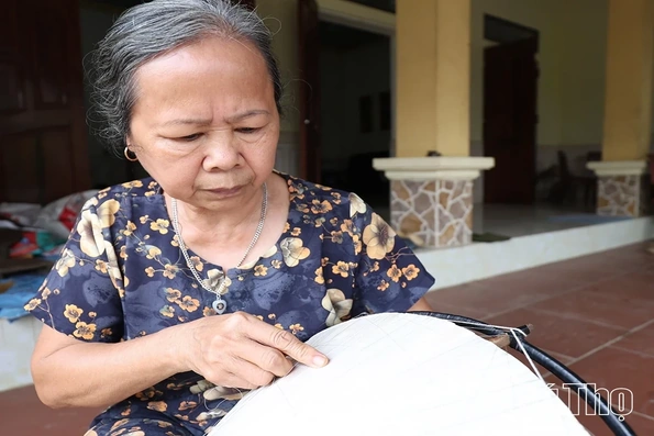 Preserving the Gia Thanh Conical Hat Craft Amidst Modernization Tides
