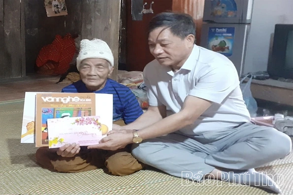 Những người đi tìm ký ức dân gian