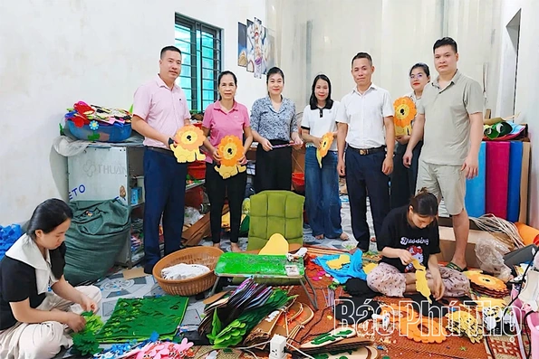 Kiểm tra, giám sát hoạt động tín dụng chính sách tại khu Sào, xã Kim Bôi