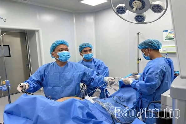 Phẫu thuật nội soi xử trí túi mật hoại tử, lấy sỏi an toàn cho bệnh nhân lớn tuổi