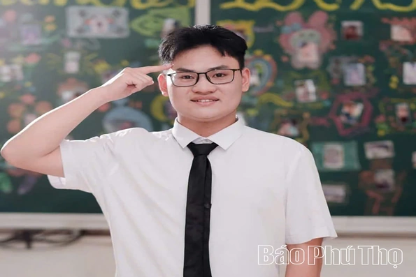 Trường THPT Yên Lạc dẫn đầu khối không chuyên, có đồng thủ khoa và thủ khoa khối A00 của tỉnh