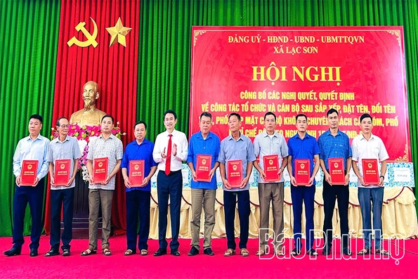 Lạc Sơn công bố các nghị quyết, quyết định về tổ chức bộ máy&nbsp;