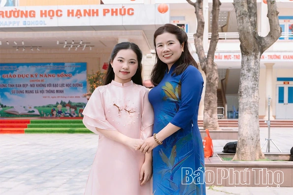 Hai học sinh xuất sắc trở thành đồng thủ khoa đầu vào Trường THCS Văn Lang