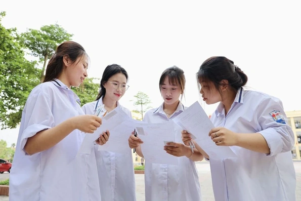 Bộ GDĐT công bố điểm sàn các ngành đào tạo giáo viên, sức khỏe, pháp luật năm 2026