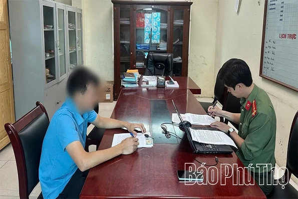 Công an xã Yên Lạc làm việc với các trường hợp liên quan trang “Thoibao.de”