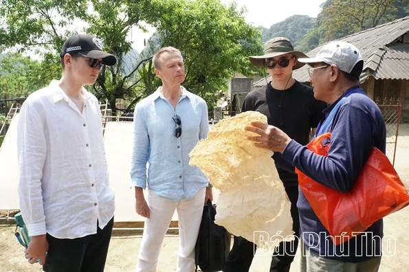 The Unique Craft of Do Paper Making