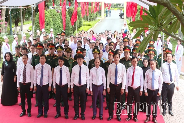 Dâng hương tưởng niệm, lấy mẫu hài cốt liệt sĩ&nbsp;chưa xác định được thông tin&nbsp;tại phường Vĩnh Phúc