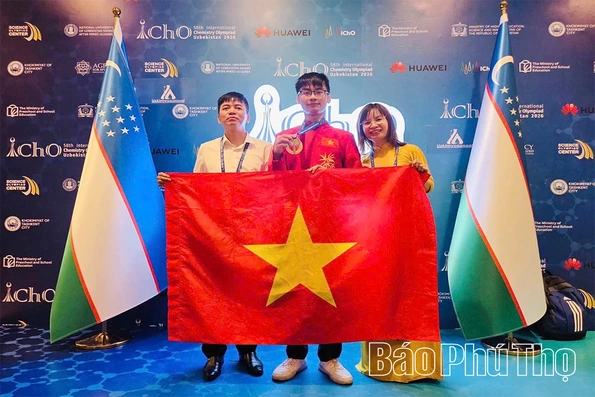 Em Đinh Xuân Phúc giành Huy chương Vàng Olympic Hóa học Quốc tế
