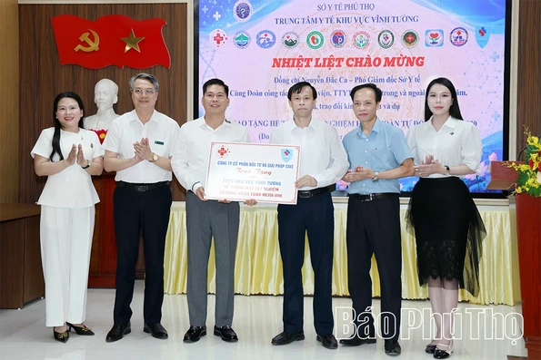 Tặng&nbsp;hệ thống máy xét nghiệm tự động&nbsp;cho&nbsp;Trung tâm Y tế khu vực Vĩnh Tường&nbsp;