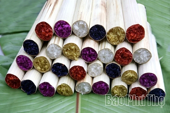 Mountain Flavors Encased in Bamboo Tubes