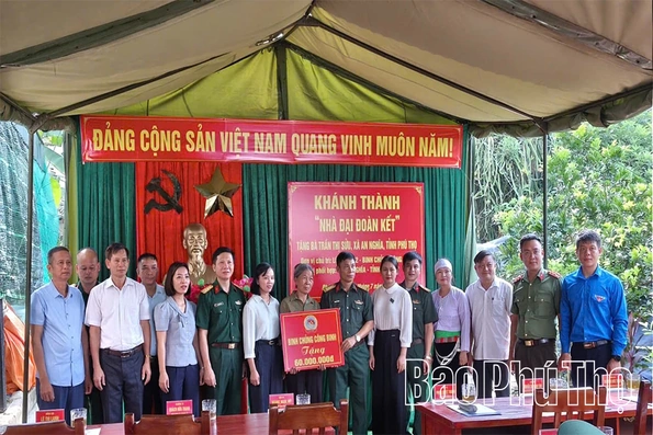 Bàn giao nhà Đại đoàn kết cho hộ gia đình khó khăn xã An Nghĩa