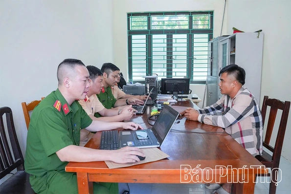 Khởi tố vụ án hình sự “chống người thi hành công vụ”, tạm giữ tài xế không có giấy phép lái xe liều lĩnh thông chốt cảnh sát giao thông, bỏ chạy