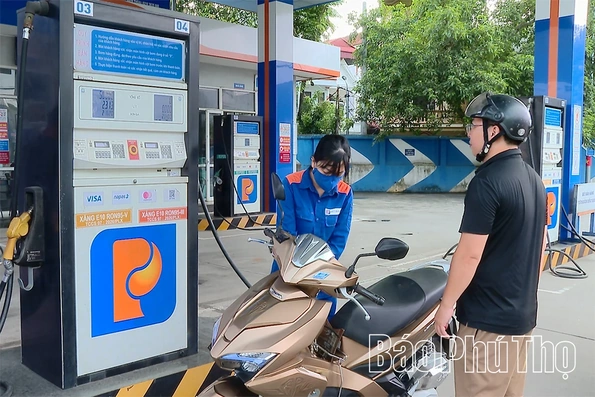 Xăng dầu tăng giá, E10 RON95-III có giá 22.850 đồng/lít
