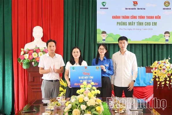 Bàn giao công trình thanh niên “Phòng máy tính cho em” tại Trường Tiểu học Gia Thanh