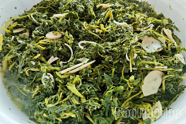 Đậm đà rau sắn muối chua