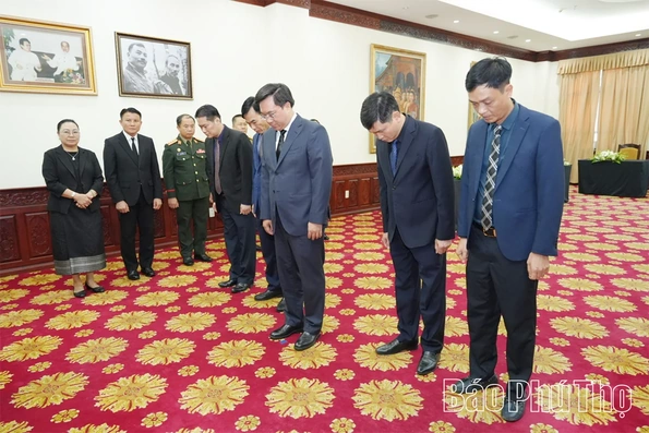 Lãnh đạo tỉnh Phú Thọ viếng Chủ tịch Quốc hội Lào