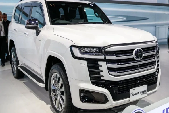 Cận cảnh Toyota Land Cruiser Hybrid 2026 ra mắt Đông Nam Á