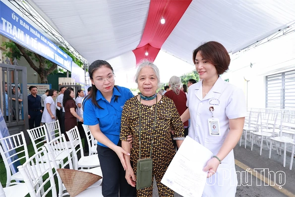 Tuổi trẻ Phú Thọ đồng hành cùng chiến dịch khám sức khỏe toàn dân