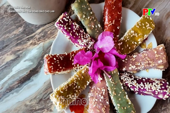 Bánh ngũ sắc của đồng bào Cao Lan