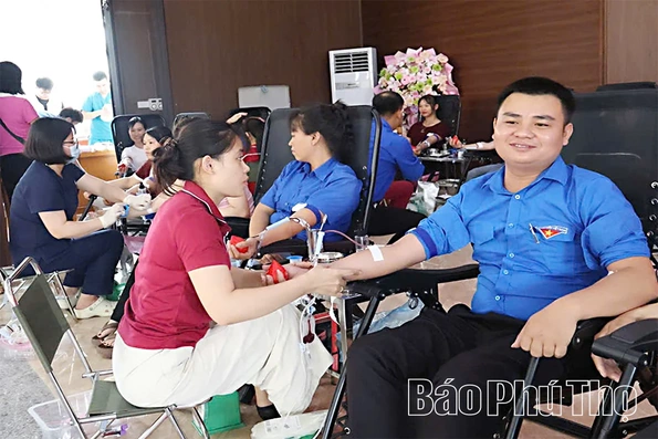 Thanh niên vùng đồng bào dân tộc thiểu số khắc ghi lời Bác