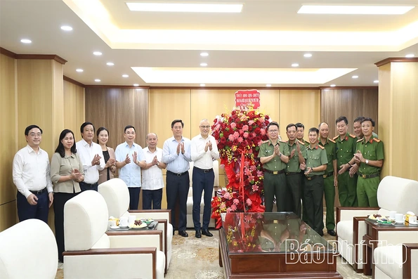 Thường trực Tỉnh ủy chúc mừng Công an tỉnh Phú Thọ nhân Ngày truyền thống lực lượng Công an nhân dân