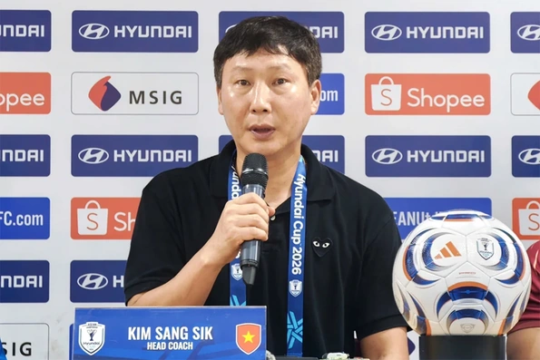 HLV Kim Sang-sik tự hào vì tuyển Việt Nam vào chung kết gặp Thái Lan