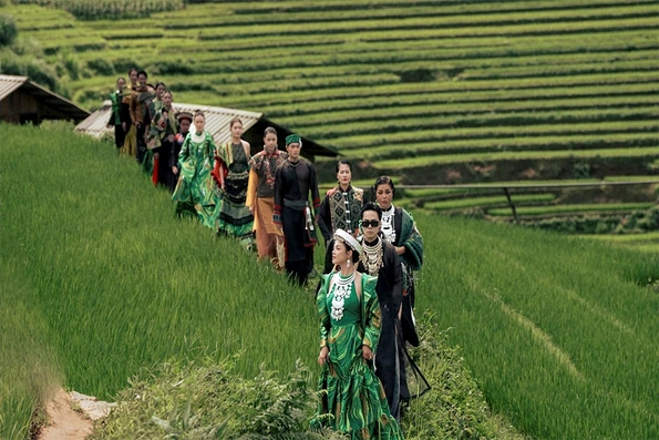 Di sản ruộng bậc thang Mù Cang Chải trở thành cảm hứng thời trang độc đáo