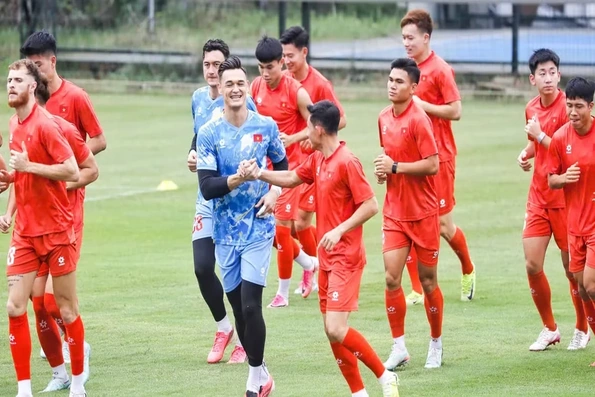 Đội tuyển Việt Nam trở lại tập luyện, tập trung cho trận chung kết lượt về