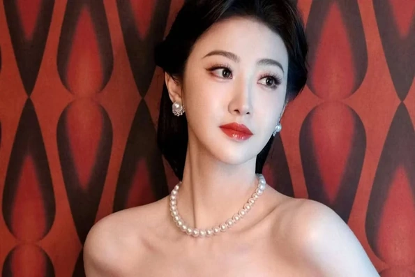 Cú trượt đau của Đệ nhất mỹ nữ Bắc Kinh