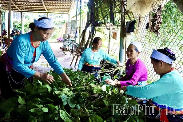 “Reviving” the Dong Lai Brocade Weaving Craft Village