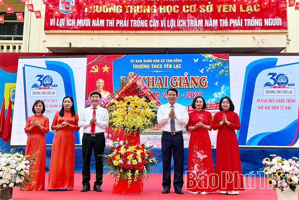 Các đồng chí lãnh đạo tỉnh dự lễ khai giảng năm học 2026 - 2027
