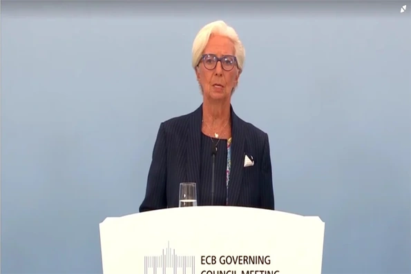 ECB nâng lãi suất, cảnh báo rủi ro lạm phát gia tăng do giá năng lượng