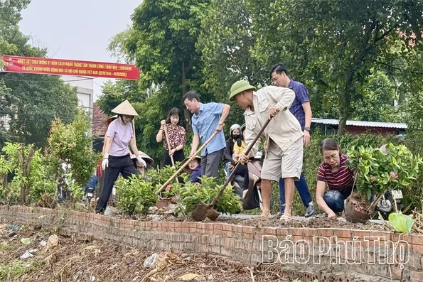 Xã Thổ Tang ra quân tổng vệ sinh môi trường