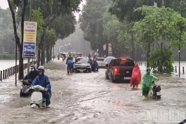 Thời tiết ngày 24/9: Mưa dông bao trùm nhiều nơi trên cả nước, cảnh báo nguy cơ mưa cường suất lớn