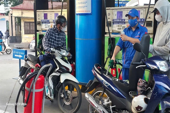 Giá xăng, dầu đồng loạt tăng