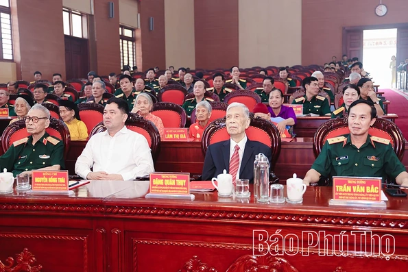 Gặp mặt kỷ niệm 80 năm Ngày truyền thống lực lượng vũ trang Quân khu 2