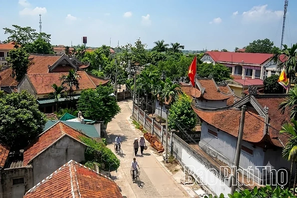 Huong Canh Terracotta Pottery and the Generational Gap in Succession