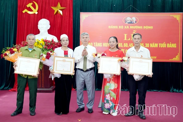 Phú Thọ tặng, truy tặng Huy hiệu Đảng cho 21.761 đảng viên