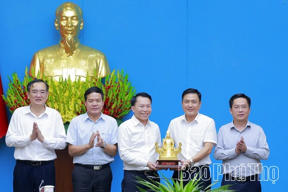 Phú Thọ chia sẻ kinh nghiệm quản lý, điều hành phát triển kinh tế - xã hội với tỉnh Cao Bằng
