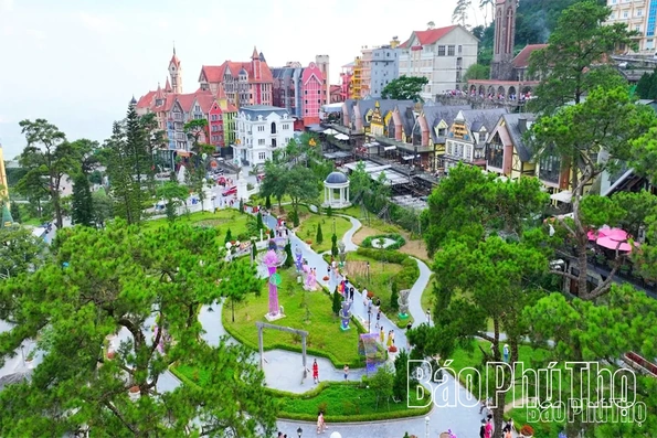 Phát triển du lịch trở thành ngành kinh tế mũi nhọn